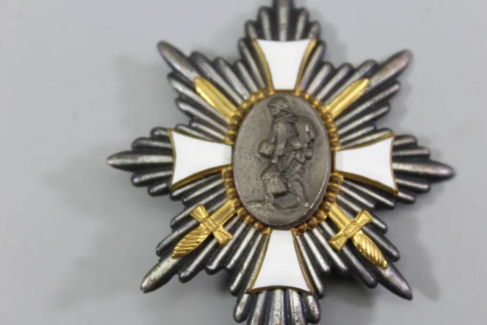 Originales Deutsches Feld-Ehrenzeichen Hamburg 11 im Top Zustand