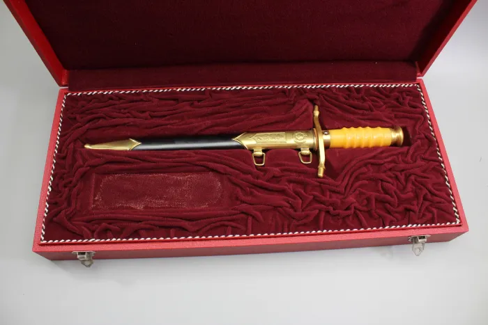 Original GDR / NVA Presentation Dagger (General’s Dagger) – "Ministry for State Security" – with Presentation Case