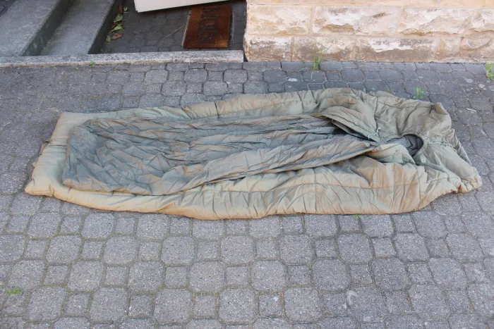 Original NVA Mumienschlafsack Offizier – DDR Schlafsack mit Moskitonetz