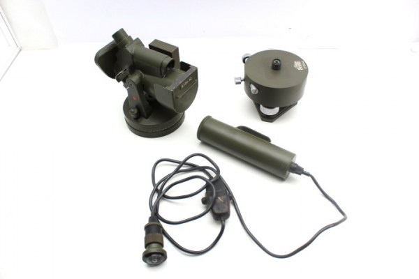 German Bundeswehr Optik , Leitz Wetzlar Kollimator K12m A2 mit Zubehör im Transportkasten.