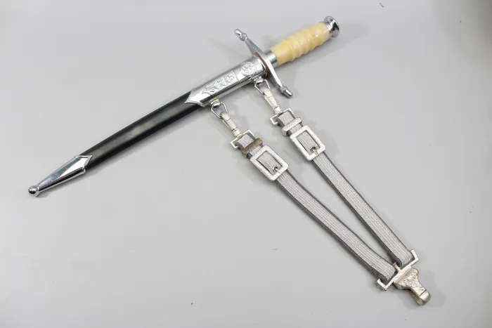 Originaler DDR NVA Offiziersdolch der Landstreitkräfte mit Gehänge, Mühlhausen