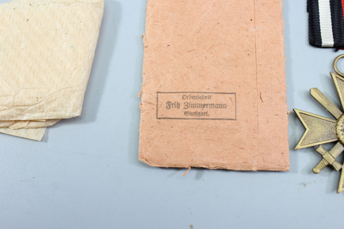 Kriegsverdienstkreuz 2. Klasse mit Schwertern mit Tüte 1939 mit Packpapier für das Band