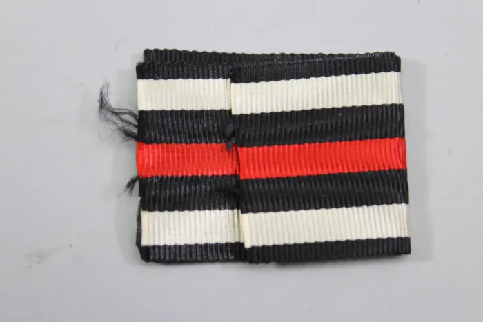 Kriegsverdienstkreuz 2. Klasse mit Schwertern mit Tüte 1939 mit Packpapier für das Band