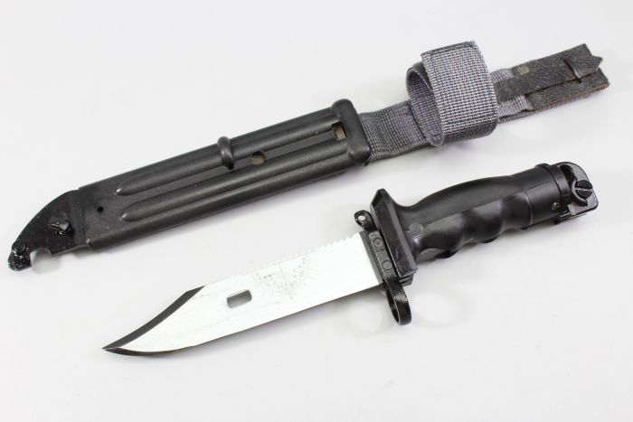 Kampfmesser 87 Überlebensmesser KM 87 der Nationalen Volksarmee mit kompl. Überlebenskapsel im Griff, original