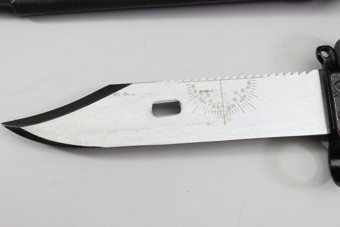 Kampfmesser 87 Überlebensmesser KM 87 der Nationalen Volksarmee mit kompl. Überlebenskapsel im Griff, original