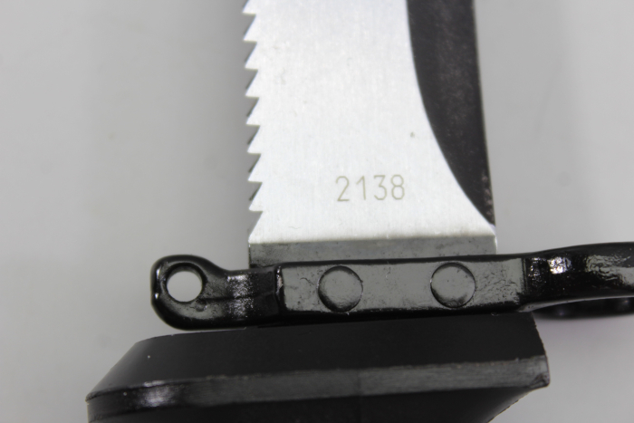 Kampfmesser 87 Überlebensmesser KM 87 der Nationalen Volksarmee mit kompl. Überlebenskapsel im Griff, original