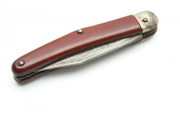 Soldier's pocket knife, not an official piece of equipment