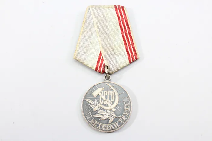 Sowjetische Medaille „Veteran der Arbeit“,  gestiftet 1974