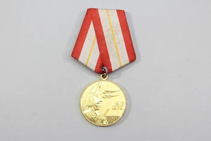 Sowjetische Medaille "60 Jahre Streitkräfte der UdSSR".