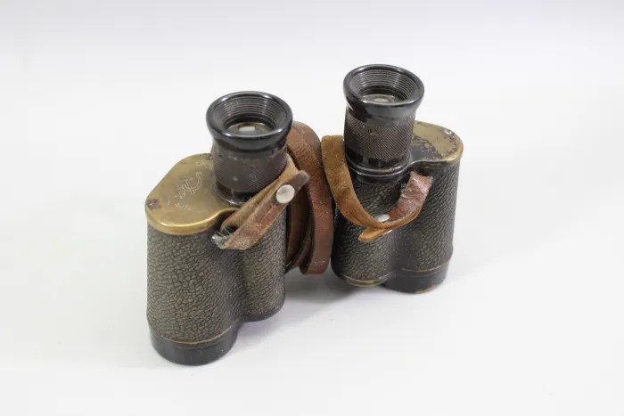 Sowjetische Militärfernglas aus dem Zweiten Weltkrieg 1940 , Modell 6x30