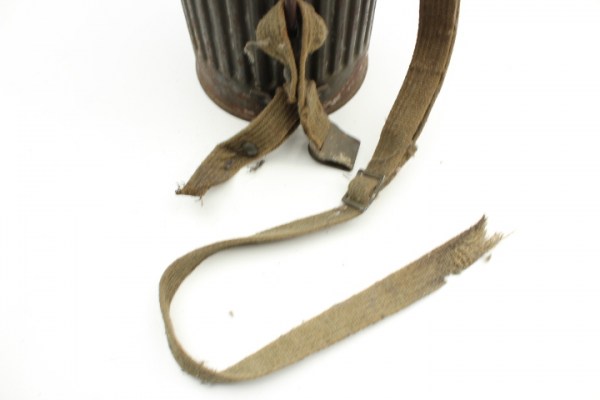 Ww2 Wehrmacht gas mask can partly with straps