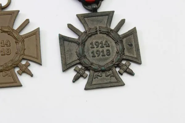 Cross of Honour for Frontline Fighters 1914/1918 with manufacturer ST & L and KM 8F