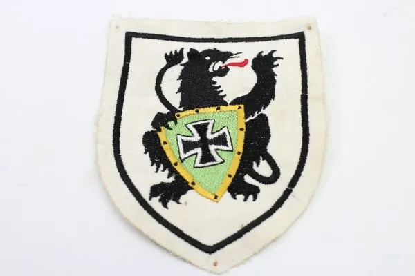 Unknown sleeve badge fabric, lion with red tongue and iron cross width approx.