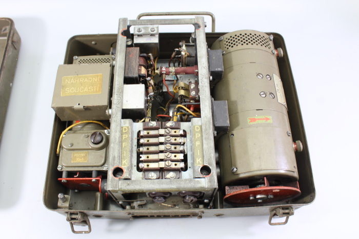Elektromechanischen Rota­tions­um­former (Typ „ZK 36“) im Gehäuse