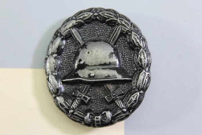 Originaler Nachlass des Soldaten Theodor Wellmann aus dem 1. & 2. Weltkrieg, Tapferkeitsmedaille als Musketier bei Liuilly Marne 02.09.1918 mit Gravur, Urkunde, Wehrpass