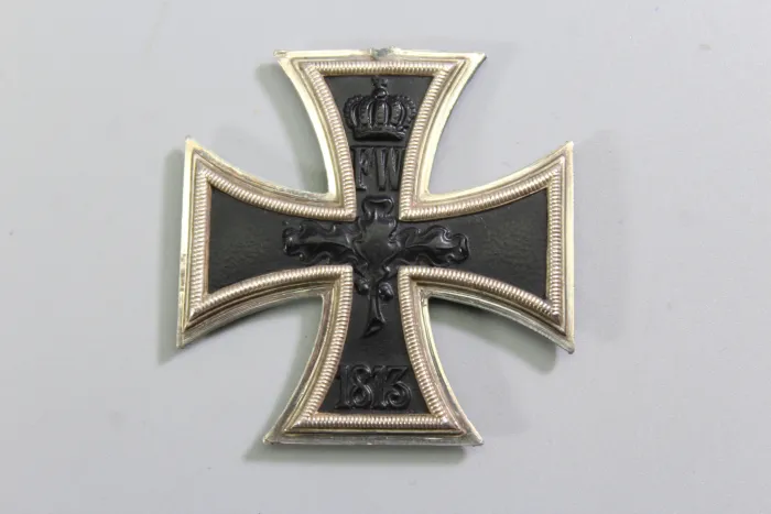 Originaler Nachlass des Soldaten Theodor Wellmann aus dem 1. & 2. Weltkrieg, Tapferkeitsmedaille als Musketier bei Liuilly Marne 02.09.1918 mit Gravur, Urkunde, Wehrpass