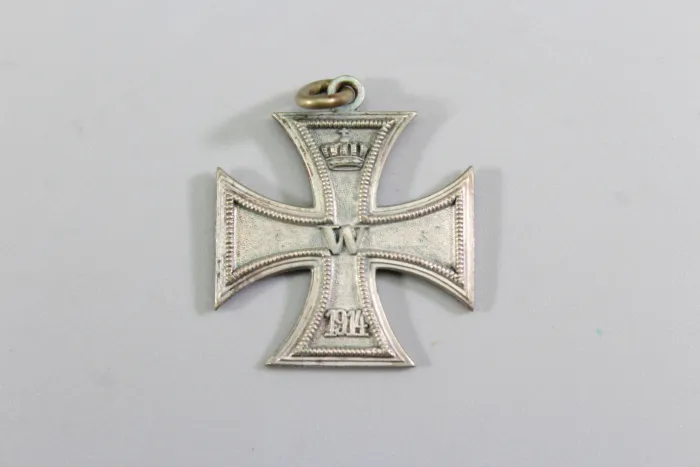 Originaler Nachlass des Soldaten Theodor Wellmann aus dem 1. & 2. Weltkrieg, Tapferkeitsmedaille als Musketier bei Liuilly Marne 02.09.1918 mit Gravur, Urkunde, Wehrpass