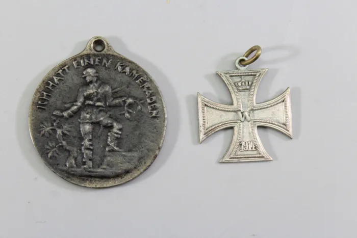 Originaler Nachlass des Soldaten Theodor Wellmann aus dem 1. & 2. Weltkrieg, Tapferkeitsmedaille als Musketier bei Liuilly Marne 02.09.1918 mit Gravur, Urkunde, Wehrpass