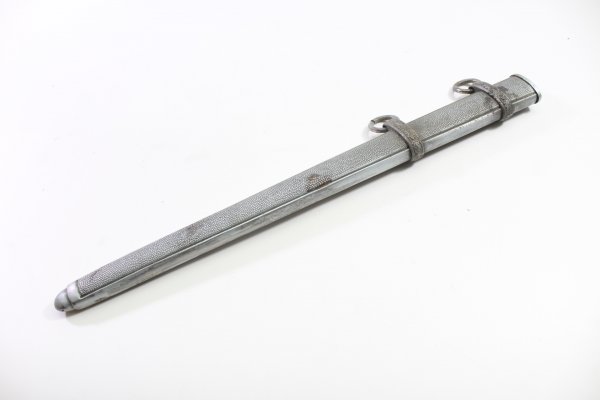 Army dagger for Wehrmacht officers, Dagger with hanger directly from the wearer.