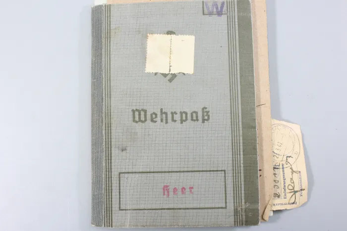 Originaler Nachlass des Soldaten Theodor Wellmann aus dem 1. & 2. Weltkrieg, Tapferkeitsmedaille als Musketier bei Liuilly Marne 02.09.1918 mit Gravur, Urkunde, Wehrpass
