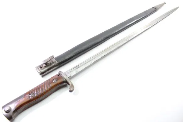 World War I Saxony, bayonet model 1898 with troop stamp, acceptance stamp, leather scabbard, Saxon ruler's monogram, maker's mark Simson & Co. Suhl Solingen