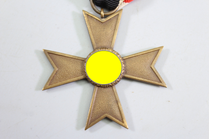 2x Kriegsverdienstkreuz am Band