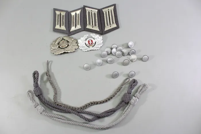 DDR NVA Konvolut Uniformteile und Uniformzubehör