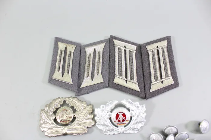 DDR NVA Konvolut Uniformteile und Uniformzubehör