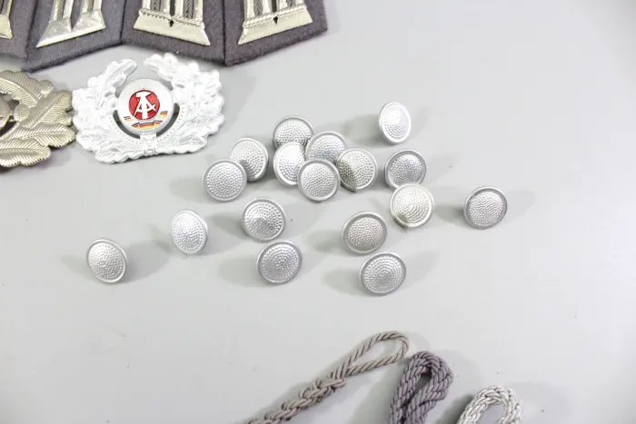DDR NVA Konvolut Uniformteile und Uniformzubehör