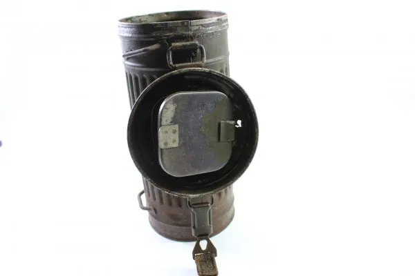 Gas mask can, manufacturer ebu 43 with gas mask 1937