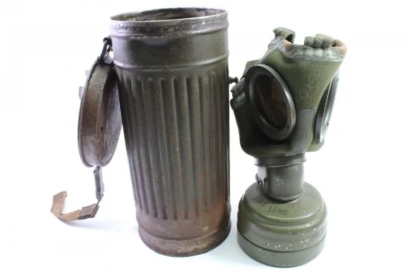 Gas mask can, manufacturer ebu 43 with gas mask 1937