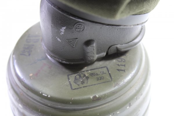Gasmaskendose Herst. ebu 43 mit Gasmaske 1937