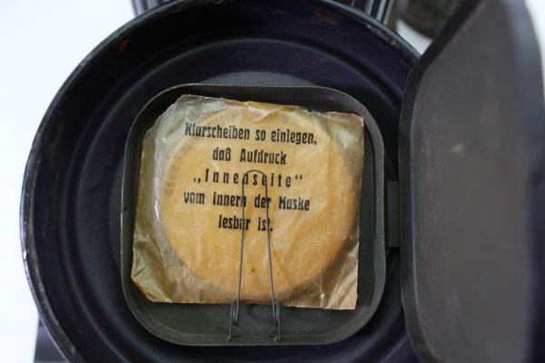 Gasmaskendose 1936, Maske m. Trägername u. Einheit