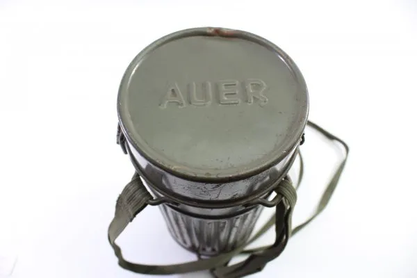 Gas mask tin Auer Gas mask tin from Auer without contents