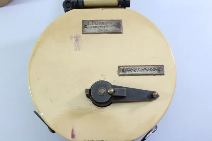 Originale Schmidtsche Feldwaage zum Erkunden von Bodenschätzen 1937 im Transportkasten