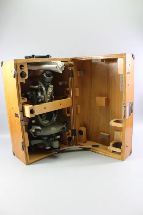 Max Hildebrand Meßtheodolit Einheitstheodolit B5 Infanterie Einheitsinstrument mit Transportbox