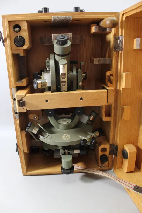 Max Hildebrand Meßtheodolit Einheitstheodolit B5 Infanterie Einheitsinstrument mit Transportbox