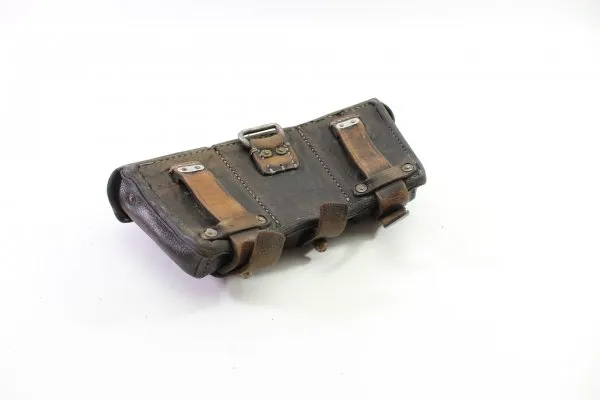 Wehrmacht cartridge pouch for the K98 Leather needs to be greased