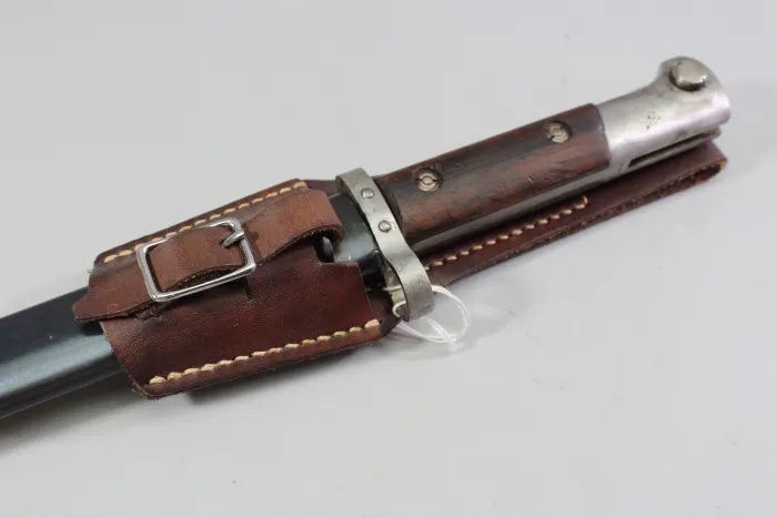 Koppelschuh / Seitengewehrtasche für ein Bajonett, Leder alle Nähte geschlossen