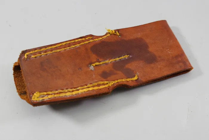 Koppelschuh Leder, Nähte geschlossen