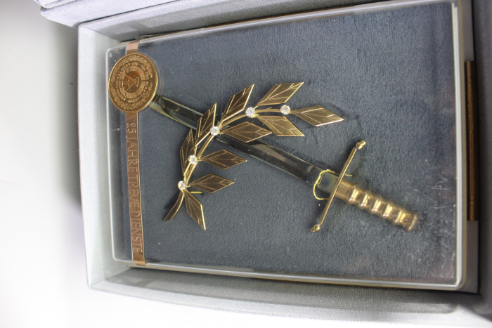 NVA Ehrengeschenk 25 Jahre Treue Dienste KOMPLETT: Miniaturdolch & seltene Urkunde 1990 (Rainer Eppelmann)