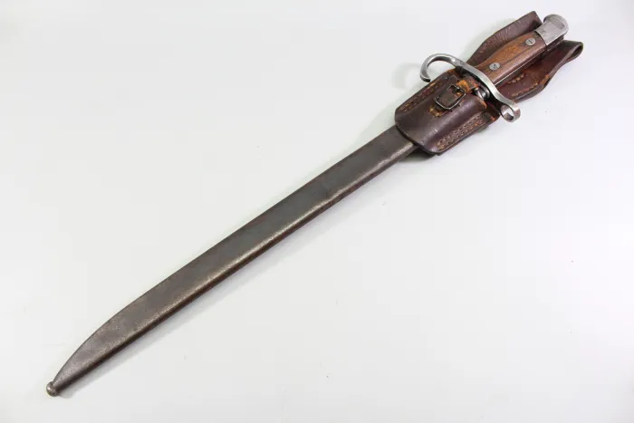 Japanisches Typ-30-Bajonett für Arisaka-Gewehre mit Koppelschuh