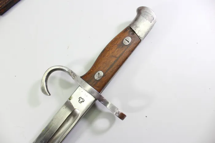Japanisches Typ-30-Bajonett für Arisaka-Gewehre mit Koppelschuh