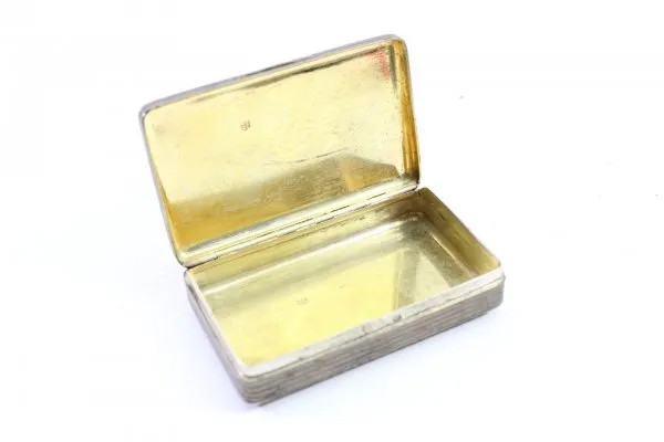 Snuff box around 1820 made of 13 lot silver, fire-gilded inside