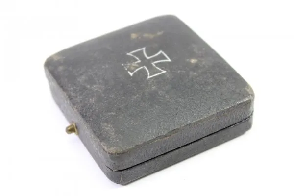 Award case – Case for the Iron Cross 1st Class 1939 – Manufacturer D & B – EK1 case