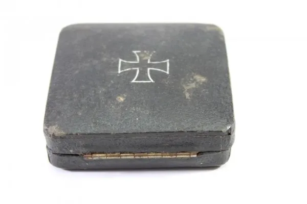 Award case – Case for the Iron Cross 1st Class 1939 – Manufacturer D & B – EK1 case