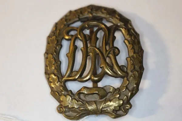 Reich Sport Badge DRL in bronze, denazified, D.R.G.M. 33918, manufacturer H.W Ernstestein Jena Löbstedt