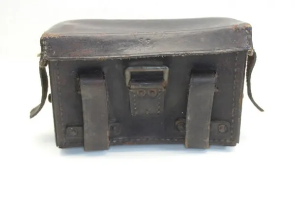 Ww2 German Ledertasche, Sanitätstasche für das Koppel, Wehrmacht / Heer