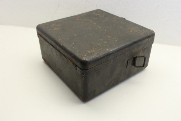 Wehrmacht transport container for detonators with felt fixation