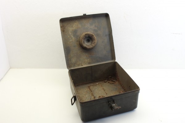 Wehrmacht transport container for detonators with felt fixation
